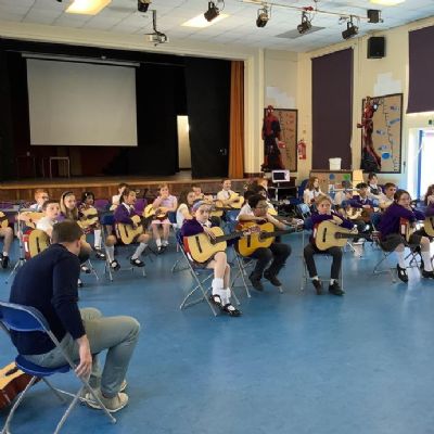 Holst 5 enjoyed entertaining some of our parents and carers in our Guitar Concert this week!